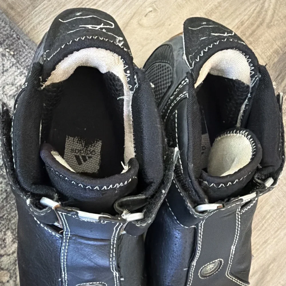 Black Adidas TMAC 4 size Men's 7 - 2004 - EUC - Clips Still Attached